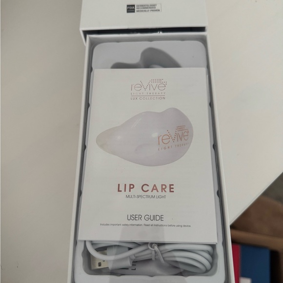 Light Therapy Lip Care Anti-Aging Treatment - Picture 2 of 9